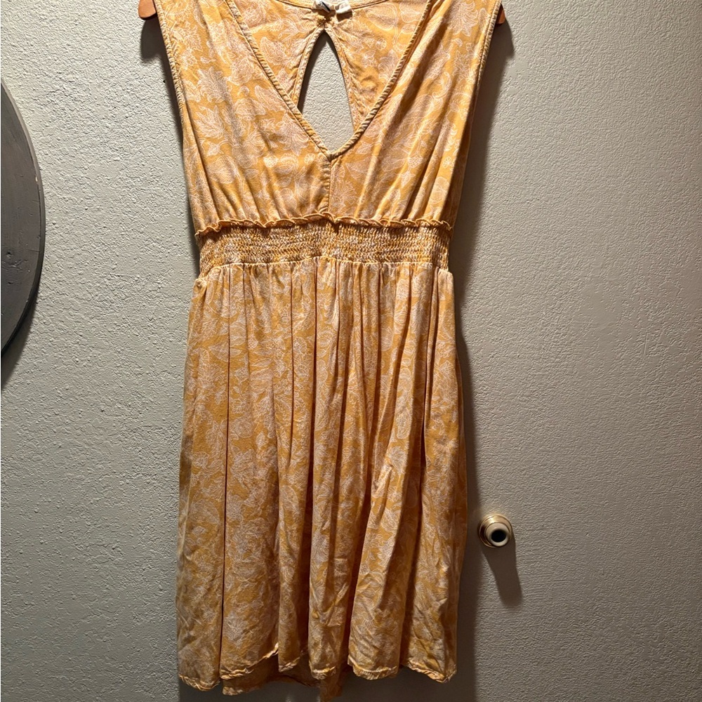 Elegant Yellow Sleeveless Dress